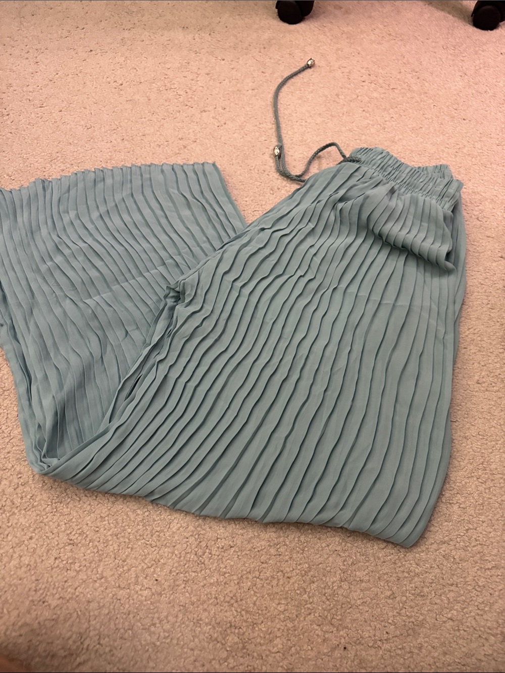 Pleated Wide-Leg Pants in Sage Green